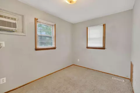 Bedroom - 237 Miriam Dr, Waterloo, IA 50702 photo 3 of 5