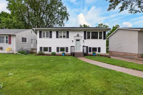 1123 W 9th St, Cedar Falls, IA 50613