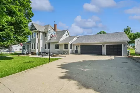 204 College Ave NE, Hopkinton, IA 52237