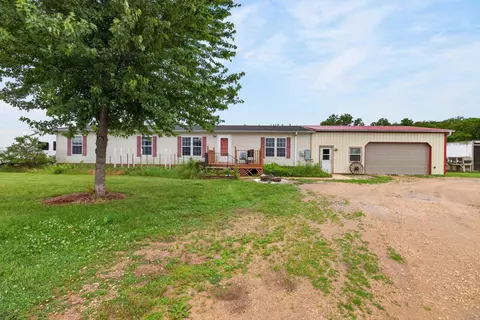 104 Grand Scenic Dr, Shell Rock, IA 50670
