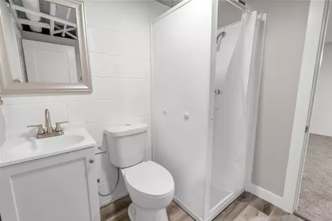 Bath - 1004 Joy St, Cedar Falls, IA 50613 photo 2 of 2
