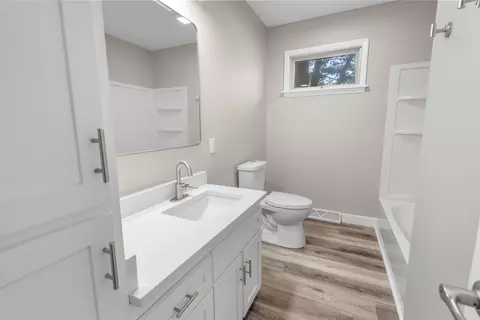 Bath - 1004 Joy St, Cedar Falls, IA 50613 photo 1 of 2