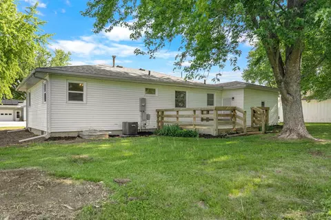 Exterior - 1004 Joy St, Cedar Falls, IA 50613 photo 3 of 4