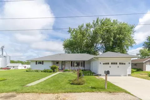 601 NE 2nd St, Fairbank, IA 50629