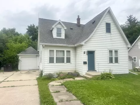 1015 College St, Cedar Falls, IA 50613
