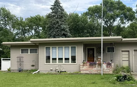 2525 Saratoga, Waterloo, IA 50702