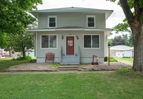107 E Prospect St, Shell Rock, IA 50670