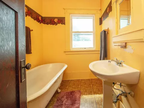 Bath - 107 E Prospect St, Shell Rock, IA 50670 photo 2 of 2