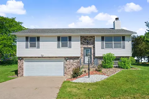 455 Tannin Ct, Dubuque, IA 52003