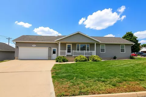 1301 1st St, Grundy Center, IA 50638