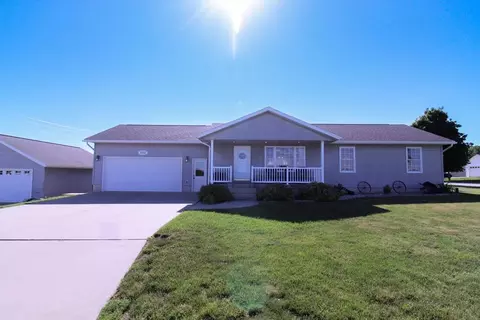 1301 1st St, Grundy Center, IA 50638