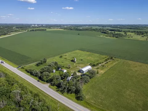 13187 300th St, Mason City, IA 50401