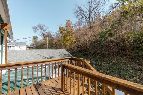 Exterior - 323 Main St, Mcgregor, IA 52157 photo 2 of 2