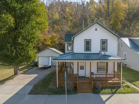323 Main St, Mcgregor, IA 52157