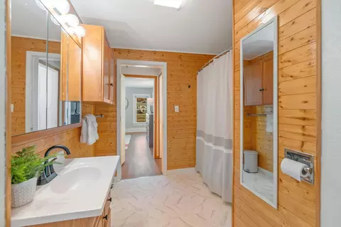 Bath - 323 Main St, Mcgregor, IA 52157 photo 3 of 4