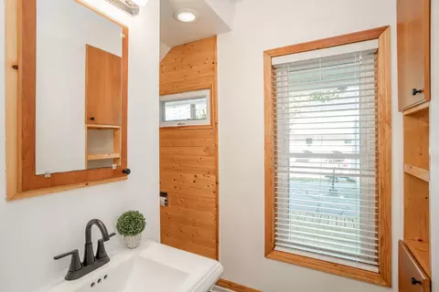 Bath - 323 Main St, Mcgregor, IA 52157 photo 1 of 4