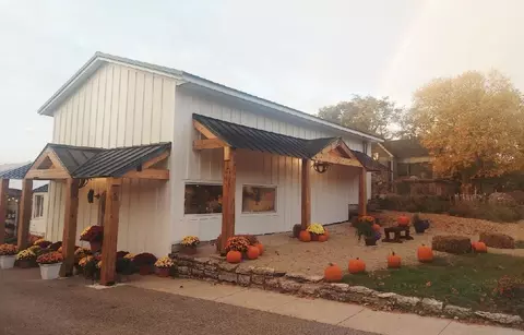 701 Mound St, Decorah, IA 52101