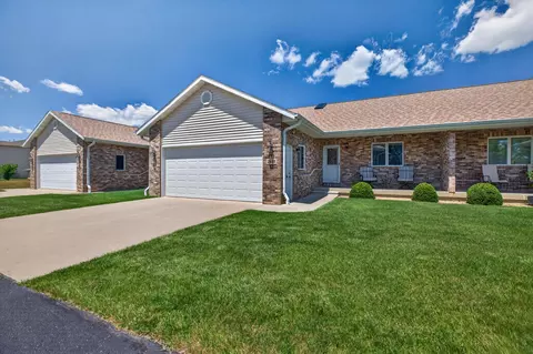 2453 Edgemont Ave, Waterloo, IA 50702