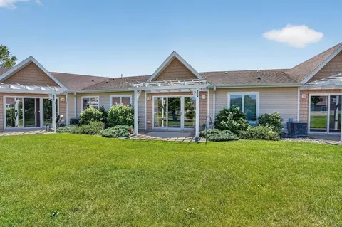 4305 Autumn Ridge Rd #204, Cedar Falls, IA 50613