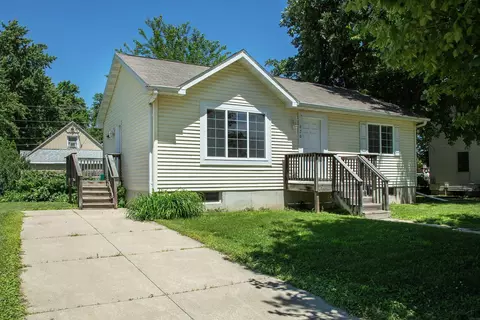 620 SW 2nd Ave, Waverly, IA 50677
