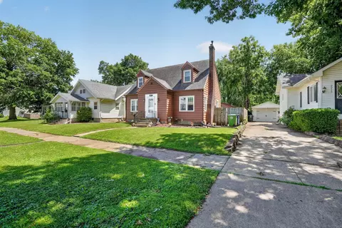 2211 W 3rd St, Waterloo, IA 50701