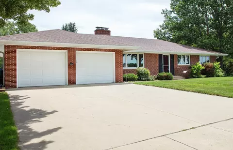 113 16th St SW, Waverly, IA 50677