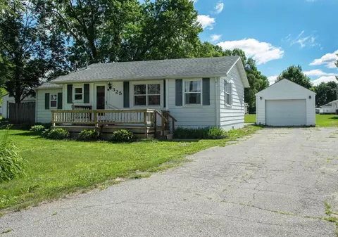 325 S Evans Rd, Evansdale, IA 50707
