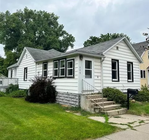 705 Mechanic St, Decorah, IA 52101
