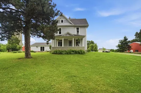 1224 240th St, Waverly, IA 50677