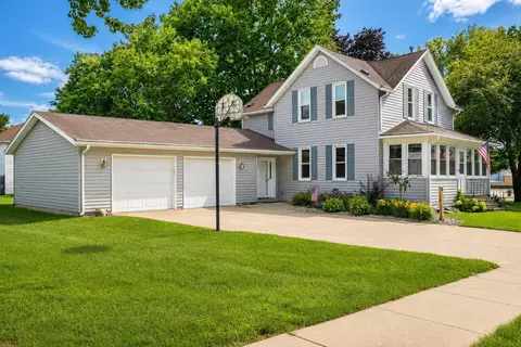 129 Washington, Denver, IA 50622