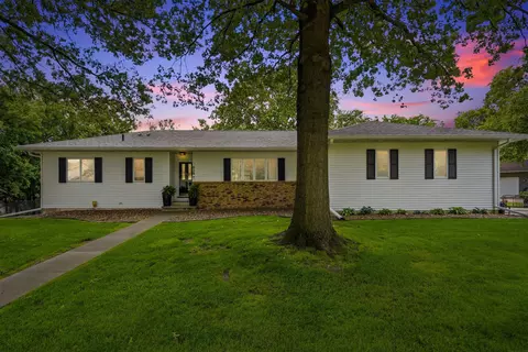 829 Maucker Rd, Cedar Falls, IA 50613