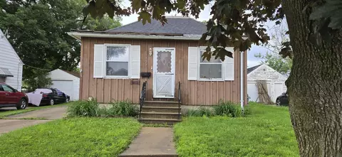 927 Newton St, Waterloo, IA 50703