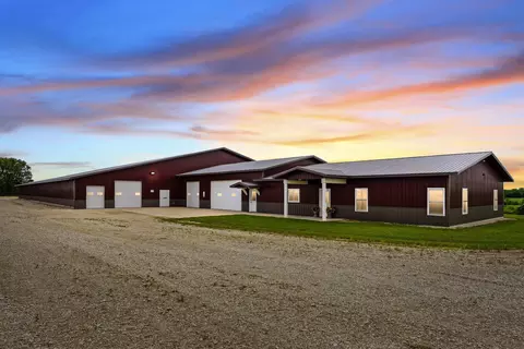 1905 337th St, Decorah, IA 52101