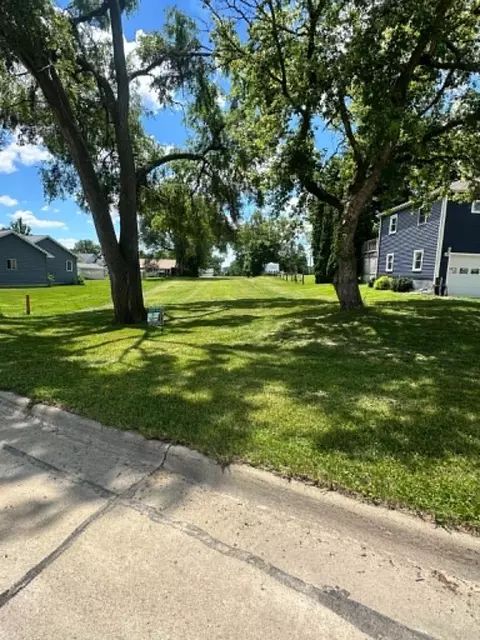 000 Gray St, Elk Run Heights, IA 50707