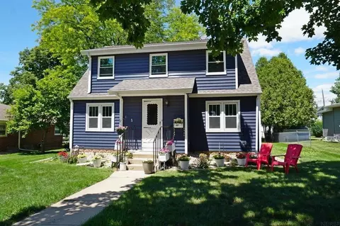 607 2nd Ave, Charles City, IA 50616