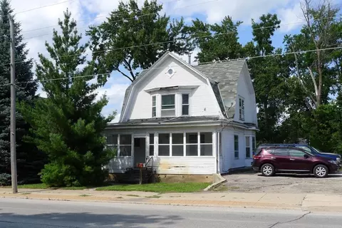 1105 Gilbert St, Charles City, IA 50616