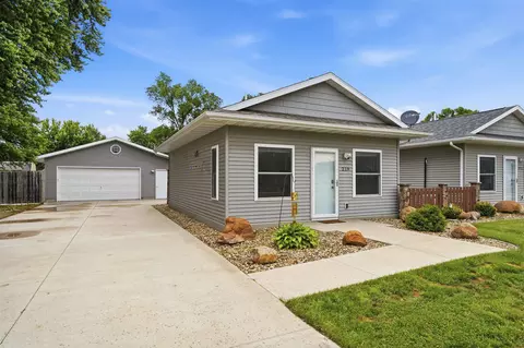 219 221 Collins Ave, Evansdale, IA 50707