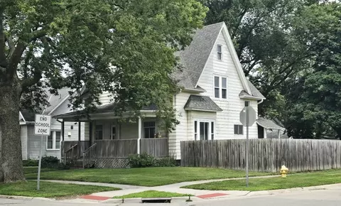 411 4th Ave, Charles City, IA 50616