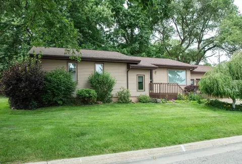 107 Eastgate Dr, Reinbeck, IA 50669