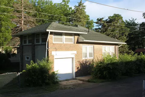 415 W Parker St, Waterloo, IA 50703