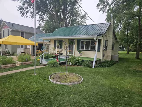 914 Brasher St, Nashua, IA 50658