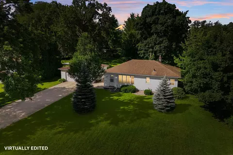 2019 Pleasant Dr, Cedar Falls, IA 50613