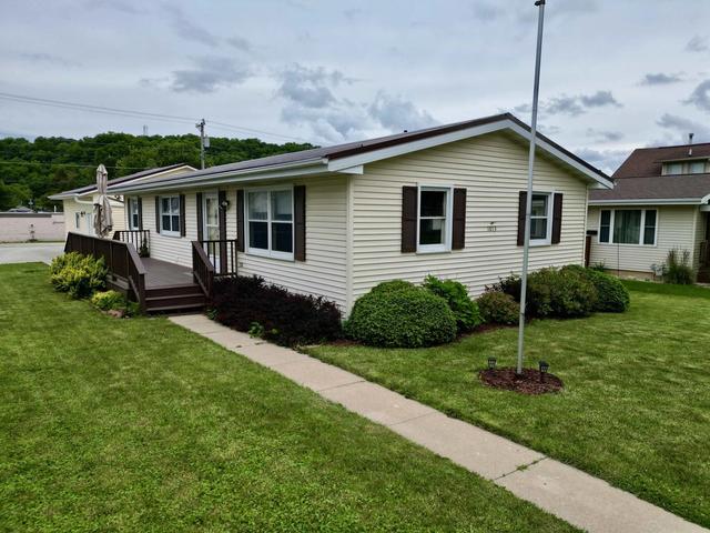 1013 Mechanic St, Decorah, IA 52101