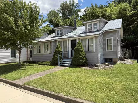 325 Main St, Mcgregor, IA 52157