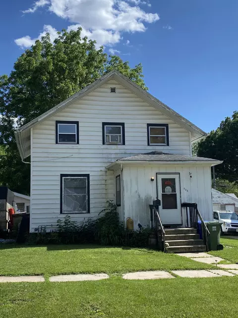 804 10th Ave, Charles City, IA 50616