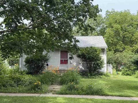 2103 Franklin St, Cedar Falls, IA 50613
