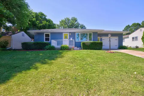 1306 W 6th St, Cedar Falls, IA 50613