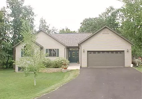 2606 Scenic View Rd, Decorah, IA 52101
