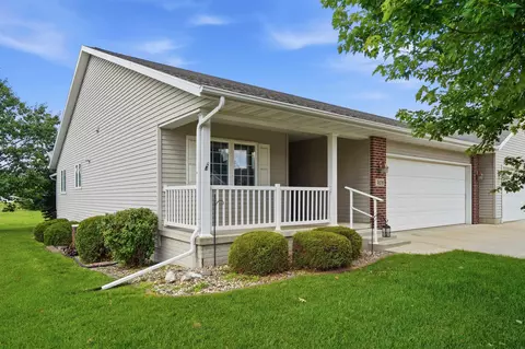 418 Wesson Ave, Hudson, IA 50643
