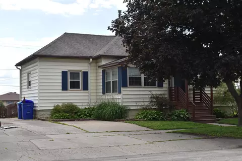 18 3rd Ave SE, Oelwein, IA 50662